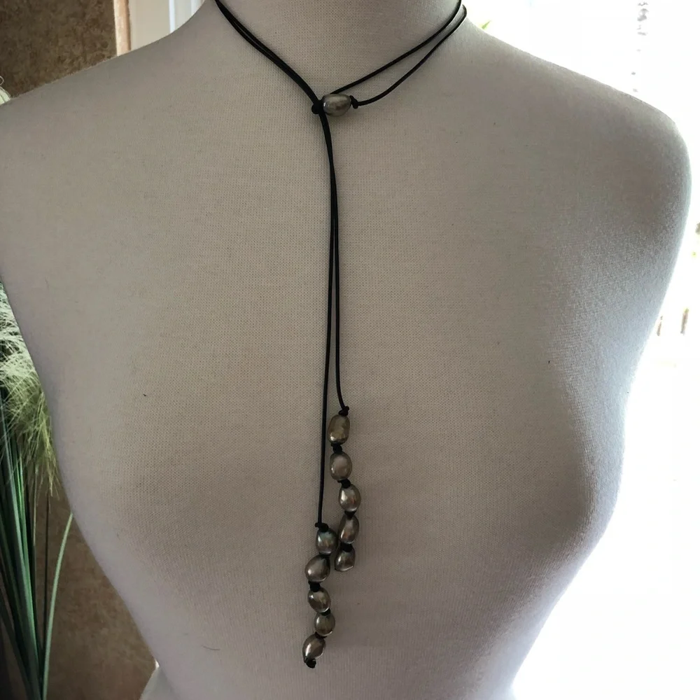 Baroque Grey pearls on leather - Picture 1 of 5